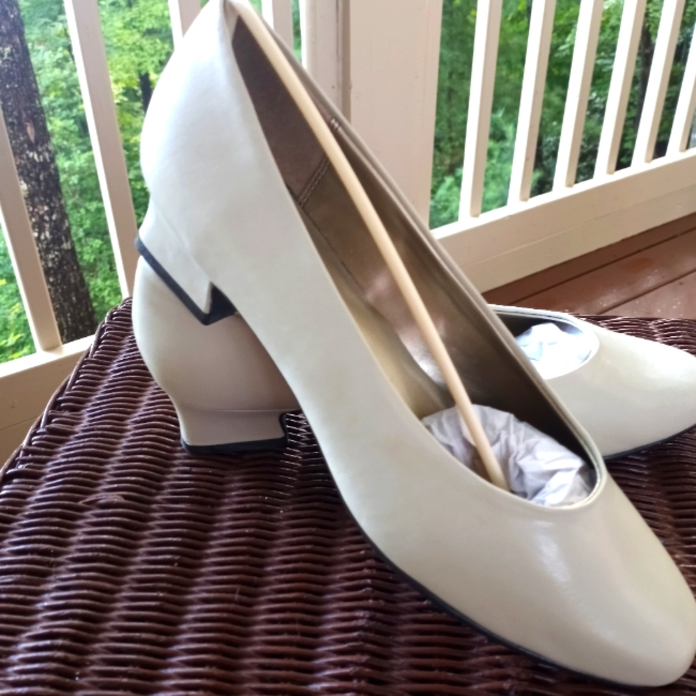 NWOT Hushpuppies Soft Style Comfort Shoe